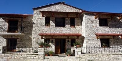 Μεγάλο Χωριό | Ευρυτανία | Σμιλεμένος με πέτρα και ξύλο