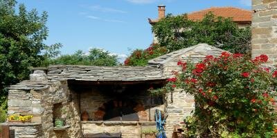 Λαύκος Πήλιο  Παραδοσιακός ξενώνας με μαγευτική θέα στον Παγασητικό