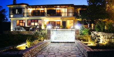 Καλύβια Πεζούλας |  χώρος ζεστός και φιλόξενος με σεβασμό στο περιβάλλον